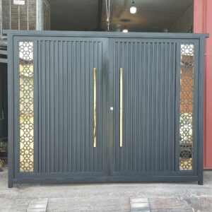 درب ماشین رو طرح کیت کتی بغل حاشیه